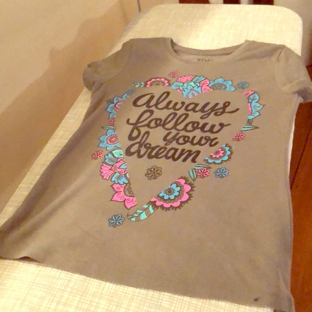 Dark grey + fluorescent, decal t-shirt.